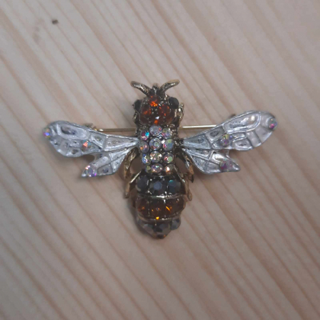 Brose - brosa musca din gablont cu pietre rosii