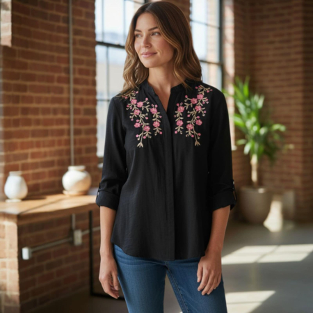 Camasi bumbac & vascoza - Camasa  pe fond negru cu broderie din floricele roz pietricele cusute