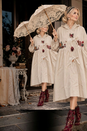 Cardigane/Blazere/Paltoane - Cardigan din vascoza  cu aer vintage  si  broderie