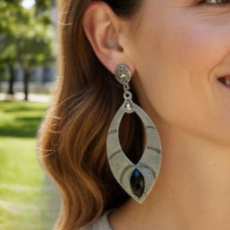 Cercei clips lungi argintii  cu piatra neagra in forma ovala alungita [1]