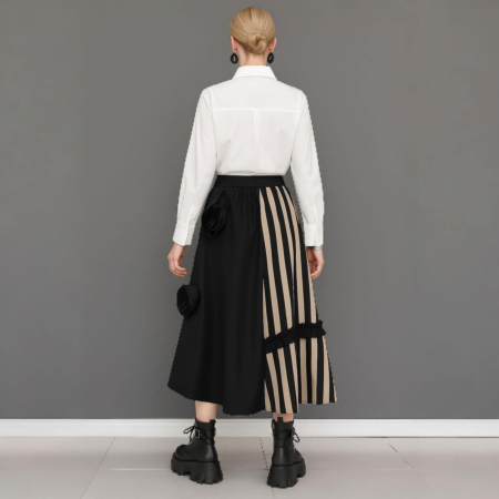 Fusta Lunga din Satin cu Dungi Negri pe Fond Alb si Trandafiri Negru Cusuti [1]