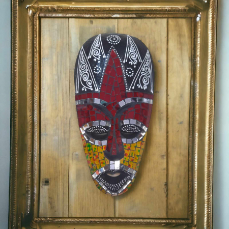 Decoratiuni pentru casa - masca din lemn cu bucatele oglinda colorate