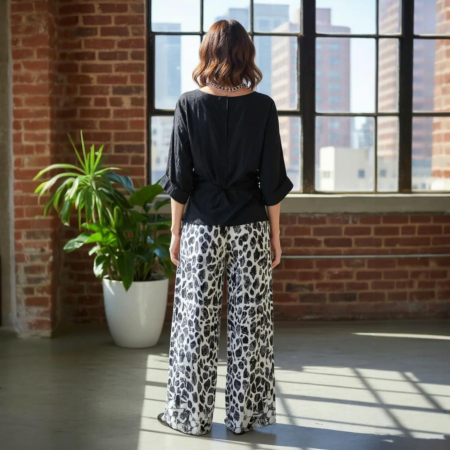 Pantaloni croi larg cu imprimeu tip animal print [1]
