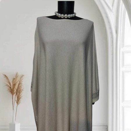 Poncho sezon rece - poncho-tricot-cu-strasuri-argintii-si-negre