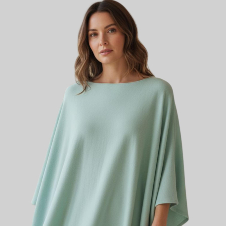 Poncho tricotat  cu decolteu barcuta pentru sezon rece [1]