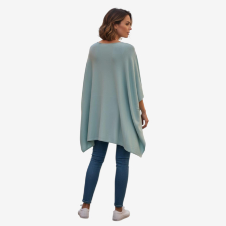 Poncho tricotat  cu decolteu barcuta pentru sezon rece [2]