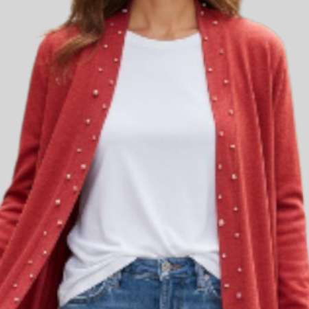 pulover-cardigan-visiniu-cu-perle-roz-pe-partea-din-fata [3]