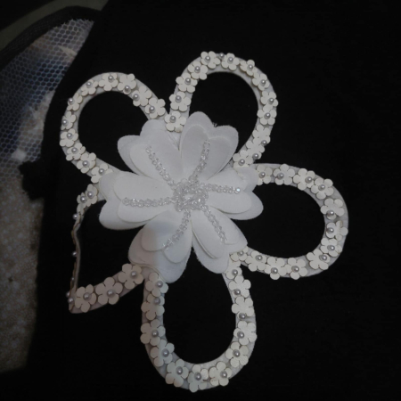 Pulover elegant negru din tricot moale cu anchior si aplicatii florale cu perle decorative [2]