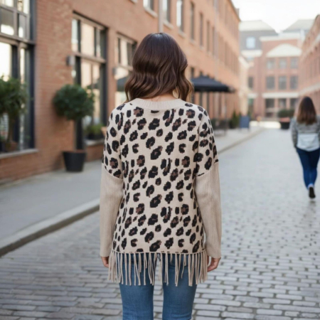 pulover-gros-cu-imprimeu-animal-print-si-franjuri [1]