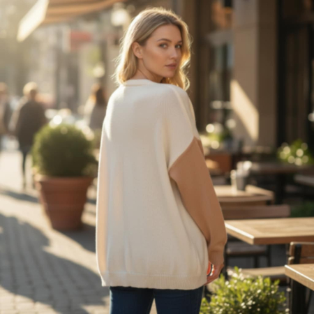 Pulover tricotat in doua culori cu decolteu adanc petrecut pentru marime mare [2]