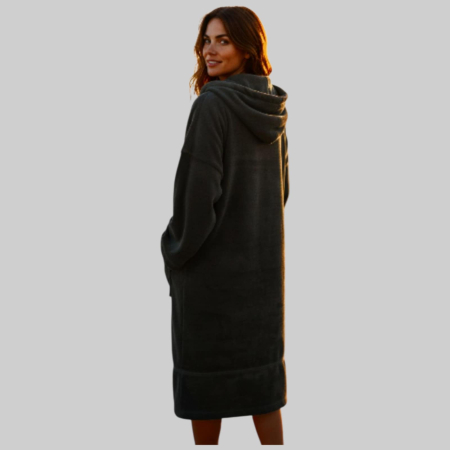 rochie-asimetrica-pentru-sezon-rece-tip-hanorac-si-atingere-reiat-pentru-marimi-mare [1]