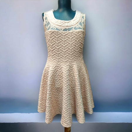 Promotii sezon rece - Rochie clos fara maneci cu dantela la decolteu