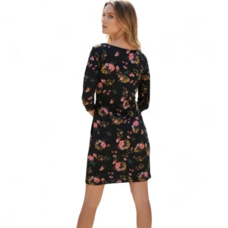 Rochii sezon rece - Rochie fond negru cu imprimeu floral si usor stransa in partea stanga