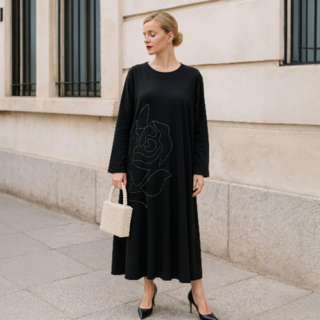 Rochii bumbac - Rochie neagra forma lalea pentru sezon rece cu inserii alb si negru pe partea din fata