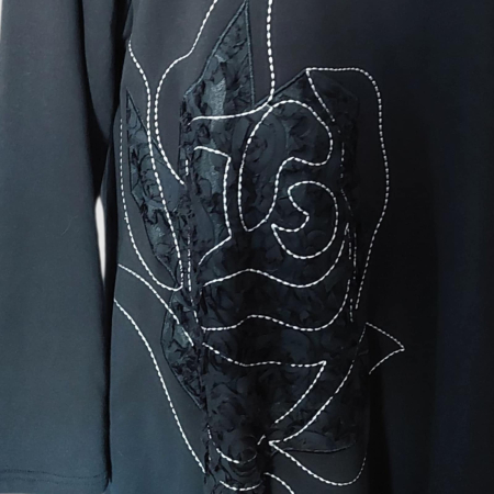 Rochie neagra forma lalea pentru sezon rece cu inserii alb si negru pe partea din fata [2]