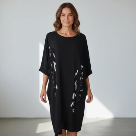 Rochii bumbac - Rochie pe fond negru cu aplicatie tulle si imprimeu alb