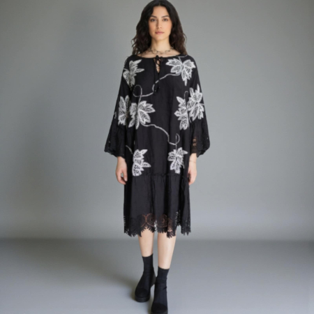 Rochie pe Fond Negru din Vascoza cu Volan si Dantela [1]