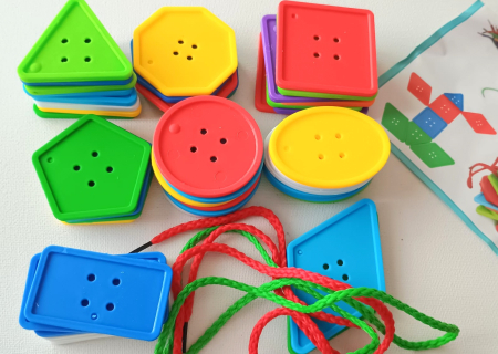 JOCURI CONSTRUCTIE - Joc construit - Nasturi plastic 42 buc.