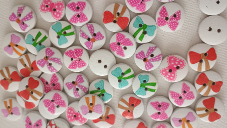 ACCESORII DIN LEMN - NASTURI lemn  fundita - set 33 buc