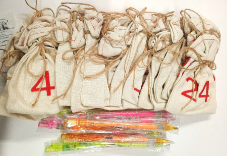 CIFRE. LITERE. FIGURI GEOMETRICE - Set 24 sacose textile pentru Calendar Advent copii