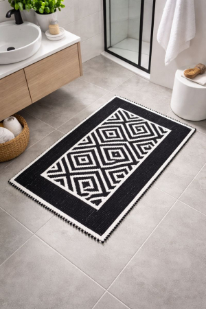 Covoare - Covor din bumbac alb-negru cu model geometric – pentru baie sau intrare