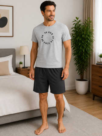 Pijamale - Pijama bărbătească din bumbac cu imprimeu „Time to Bed”, tricou gri și pantaloni scurți negri