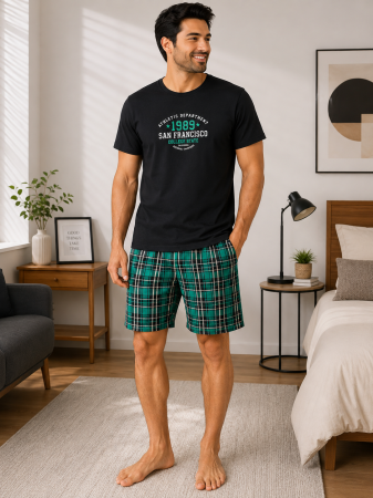 Pijamale - Pijama bărbătească scurtă din bumbac 100% – Tricou negru "San Francisco 1989" și pantaloni scurți în carouri verzi