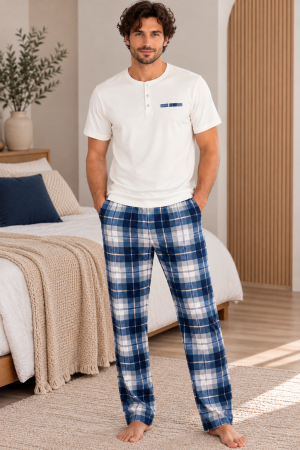 Barbati - Pijama bărbați cu pantaloni lungi în carouri albastre și tricou crem cu nasturi