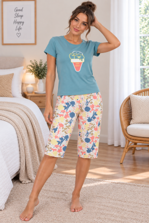 Femei - Pijama damă cu tricou albastru și pantaloni până la genunchi cu imprimeu floral