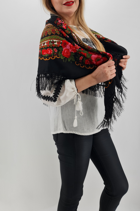 Batic Traditional cu Imprimeu Floral [5]