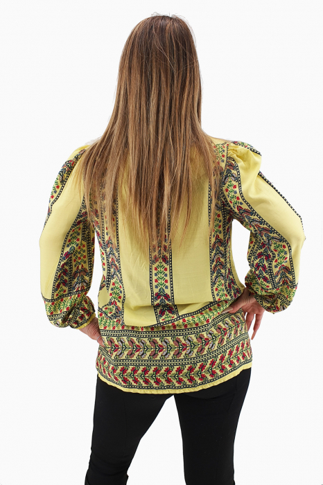 Bluza stilizata cu motive traditionale [2]