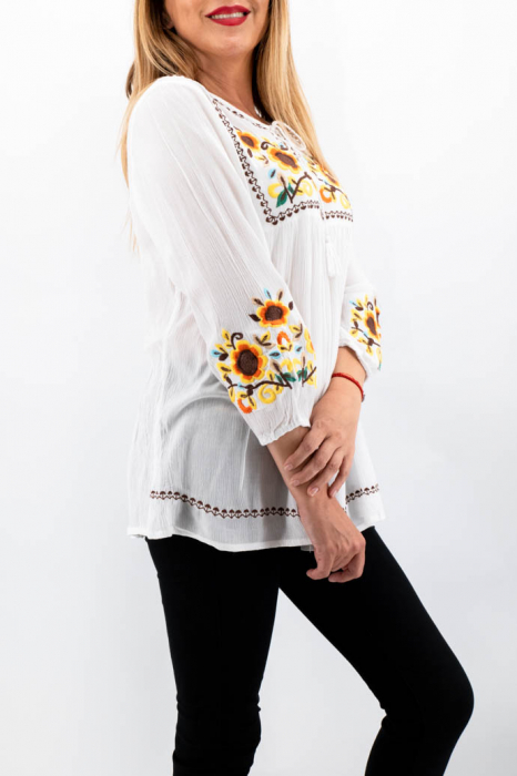 Bluza tip ie neagra cu broderie florala - Lavinia 3 [3]