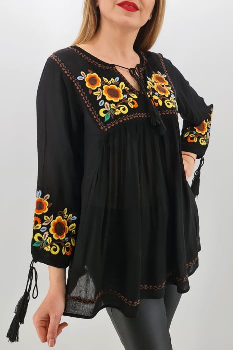 Bluza tip ie neagra cu broderie florala - Lavinia [2]