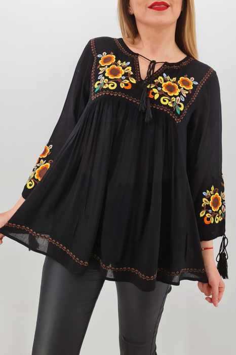 Bluza tip ie neagra cu broderie florala - Lavinia [3]