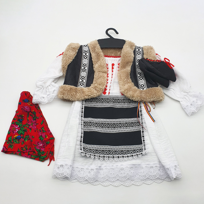 Compleu traditional Ecatrina 3 [2]