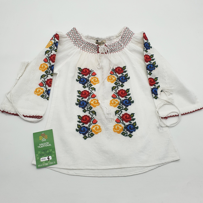 Compleu traditional fetite Eliza [2]