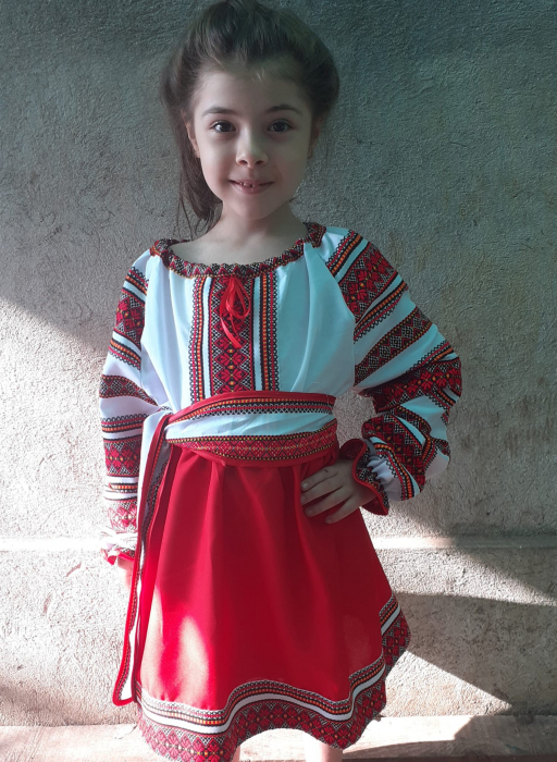 Compleu traditional fetita Natalia [3]