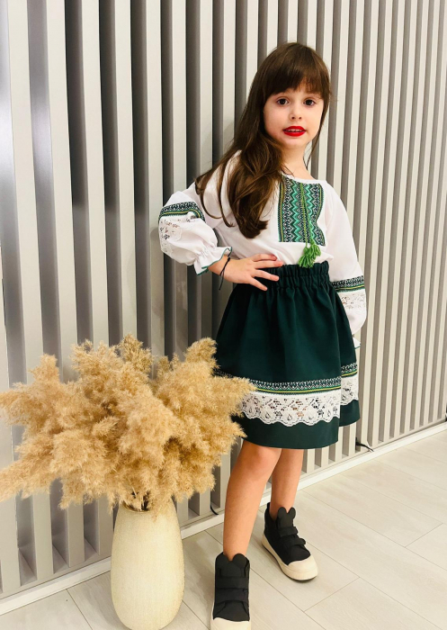 Compleu traditional fetita Natalia 9 [4]