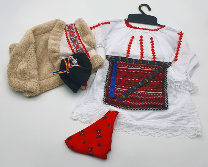 Compleu traditional Ecatrina [2]