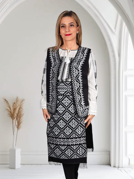 Costum Traditional Vesta, brau si 2 Fote brodate Alina 2 [2]