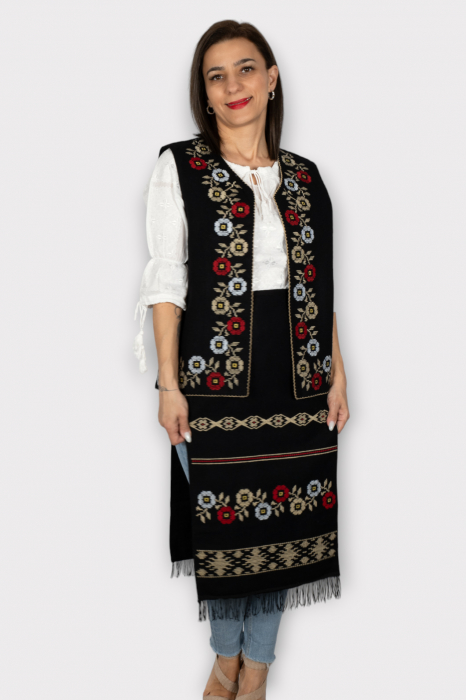 Costum Traditional Vesta si 2 Fote Damina [2]