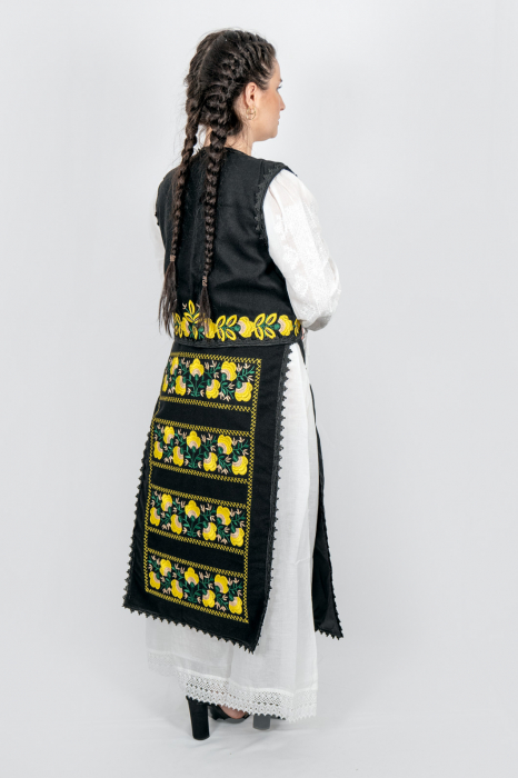 Costum Traditional Vesta si 2 Fote brodate Flori [2]