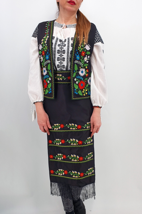 Costum Traditional Vesta, brau si 2 Fote brodate cu model traditional Iulia [3]