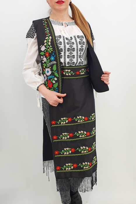 Costum Traditional Vesta, brau si 2 Fote brodate cu model traditional Iulia [4]