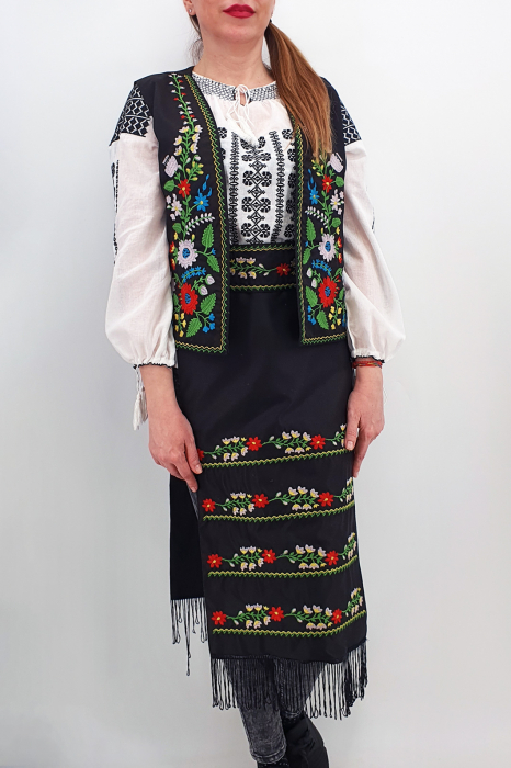 Costum Traditional Vesta, brau si 2 Fote brodate cu model traditional Iulia [2]