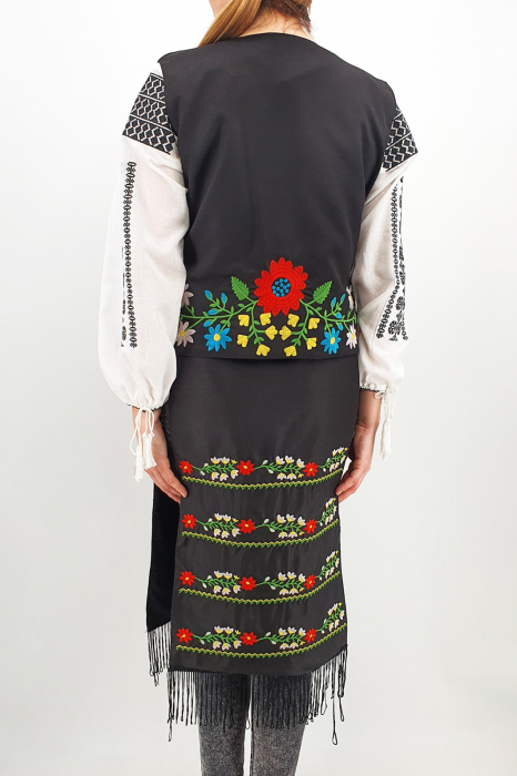 Costum Traditional Vesta, brau si 2 Fote brodate cu model traditional Iulia [6]