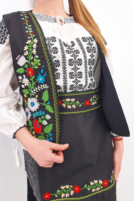 Costum Traditional Vesta, brau si 2 Fote brodate cu model traditional Iulia [5]
