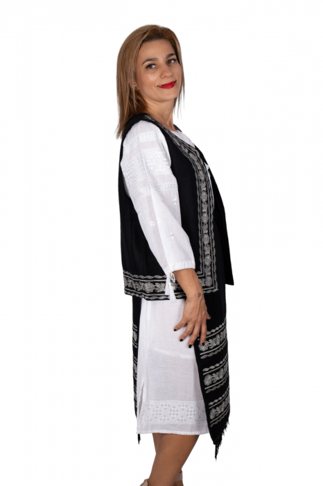 Costum Traditional Vesta si 2 Fote brodate Alina [3]