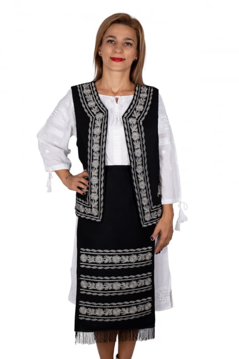 Costum Traditional Vesta si 2 Fote brodate Alina [2]
