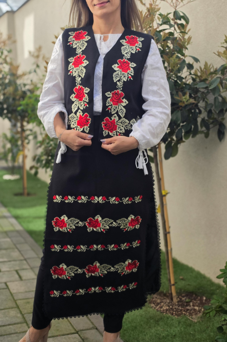 Costum Traditional Vesta si Fote Flori 4 [5]